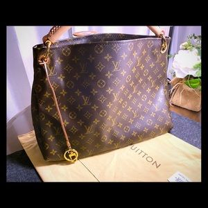 Authentic New Louis Vuitton Monogram  Shoulder Bag